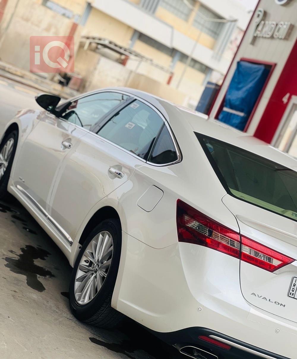 تويوتا أفالون